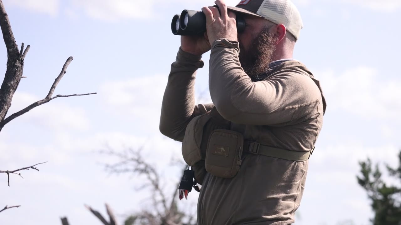 Glassing a tree line with binoculars, Axis lease